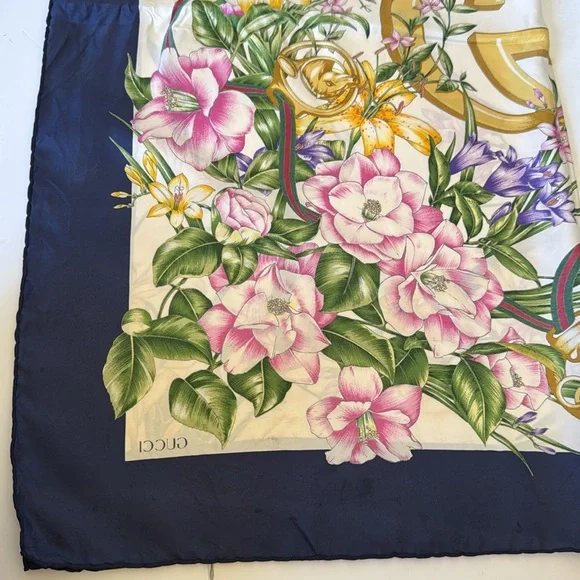Vintage Gucci Silk scarf - Picture 15 of 16